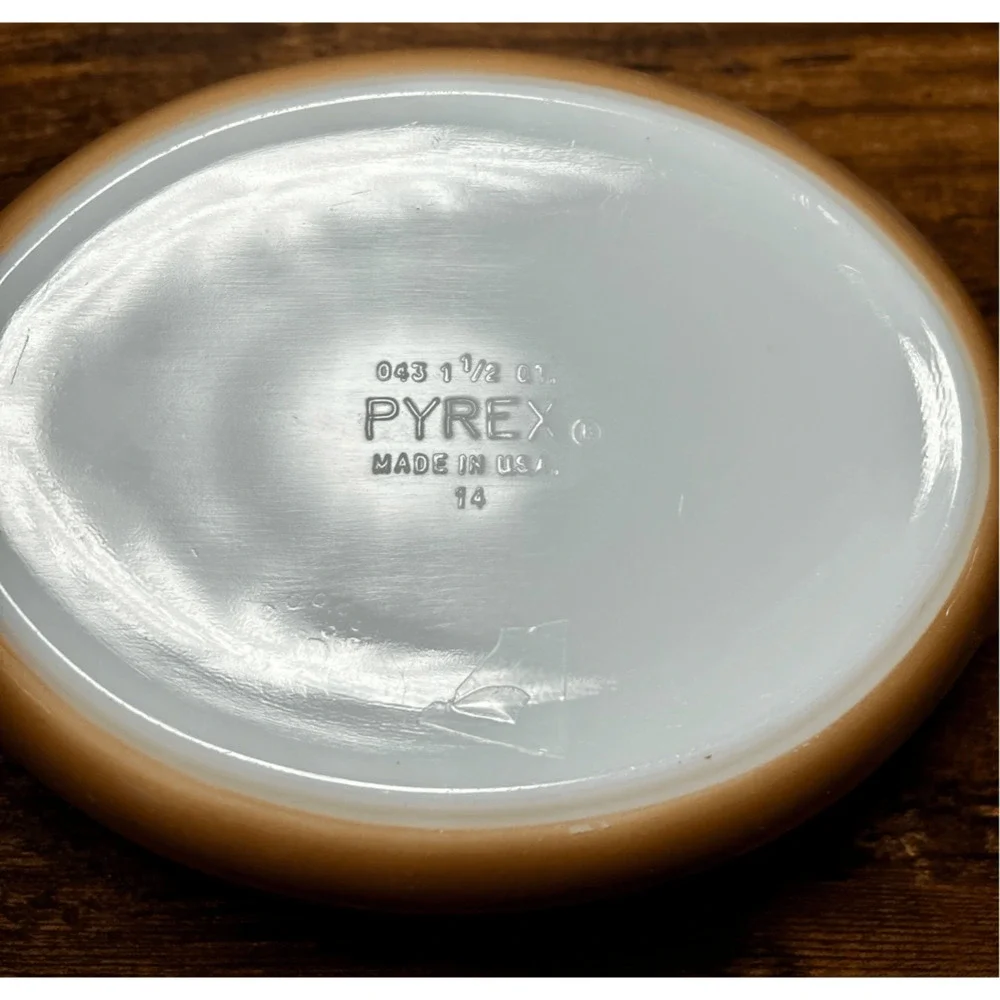 Vintage Pyrex Early American Oval Casserole Bowl Dish Gold Brown 043 1 1/2 Quart